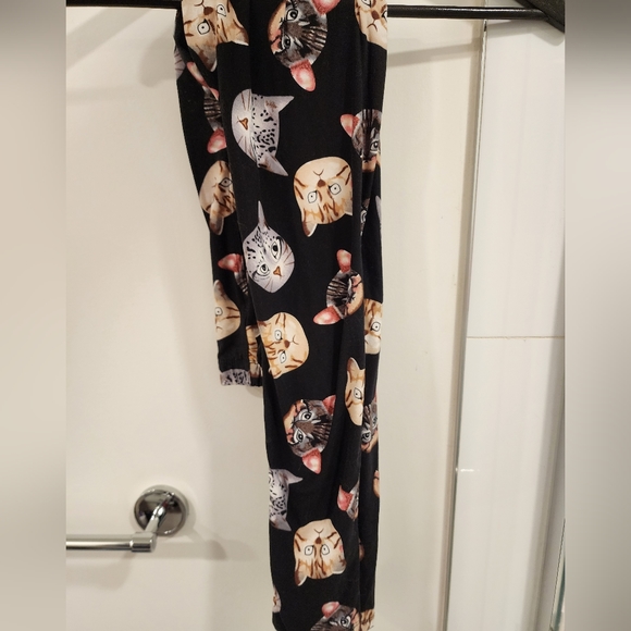 Cat leggings! ๐โโฌ Fits like a S-M (One Size) - Picture 2 of 5